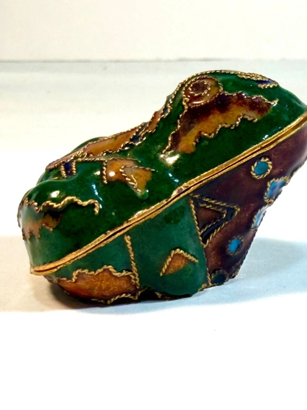 Vintage Cloisonne Green Enamel Frog Trinket Box, Blue Flower on Underside